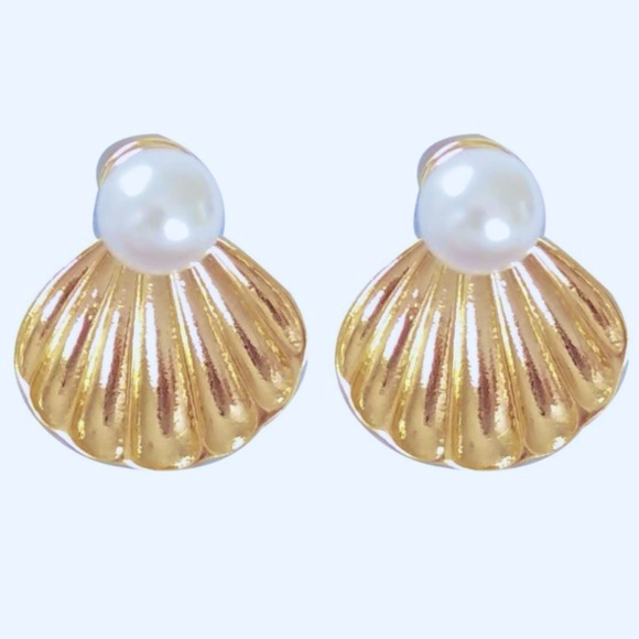 ❣️$25/3❣️ Gold Shell Faux Pearl Stud Earrings - Picture 6 of 11